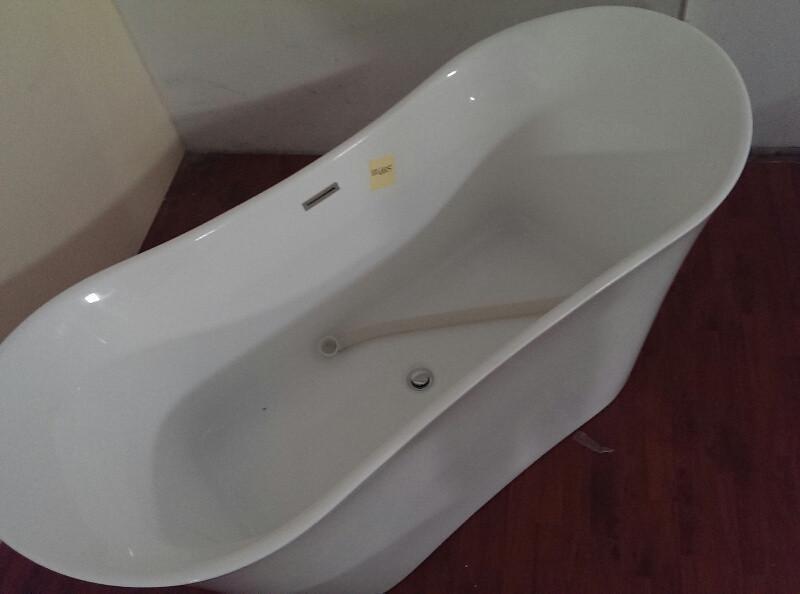 67" White Acrylic Double Slipper Tub - No Faucet