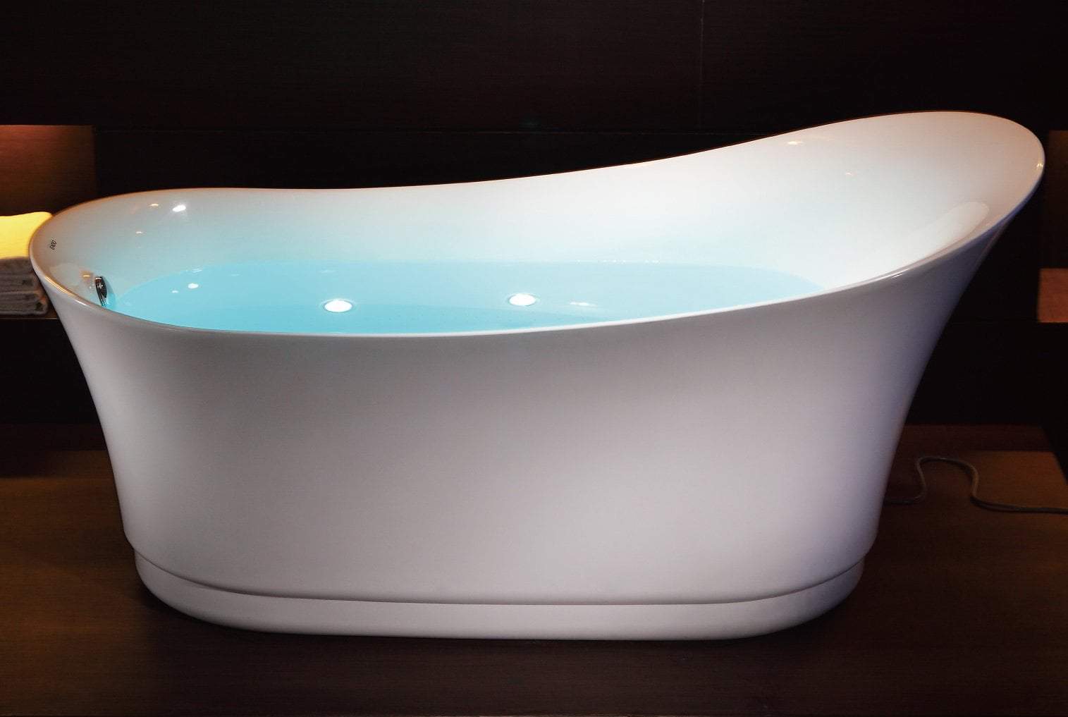 6 Foot White Free Standing Air Bubble Bathtub